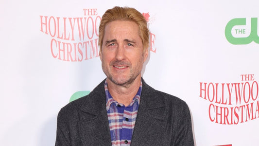 Actor with uneven blonde hair colour on a red carpet