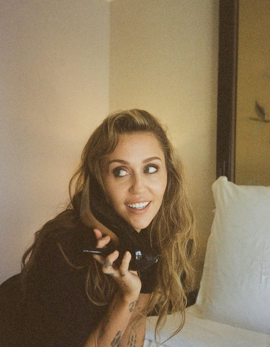 How to Recreate Miley Cyrus’s ’90s Prom Updo for Everyday Wear